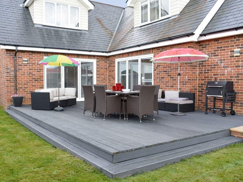 Outdoor area | Groves Cottage - Devonia Holiday Homes, Newchurch, near Sandown