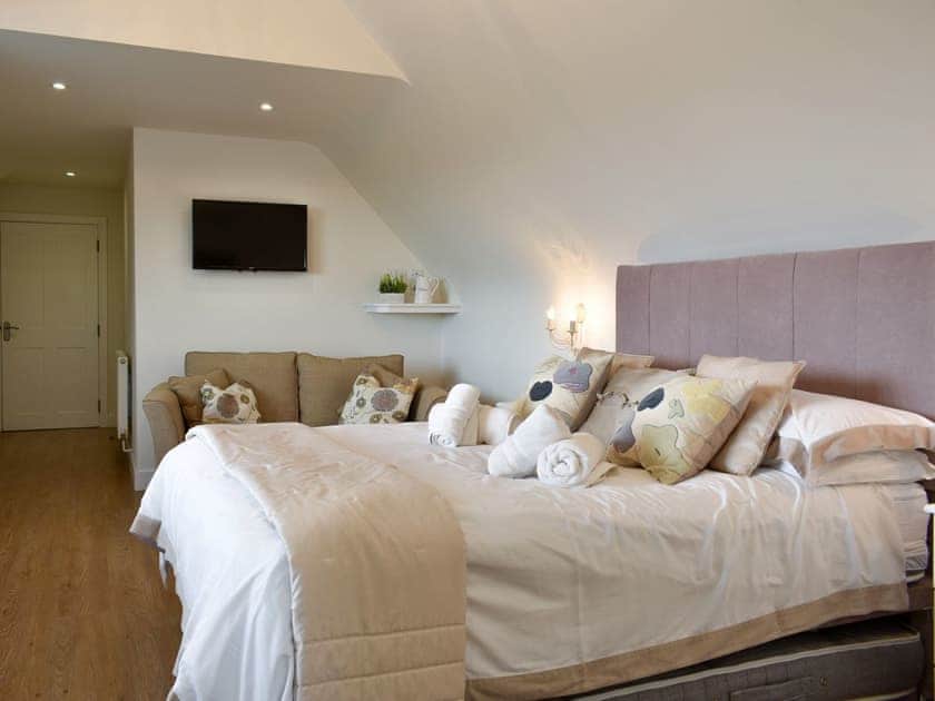 Double bedroom | Groves Cottage - Devonia Holiday Homes, Newchurch, near Sandown