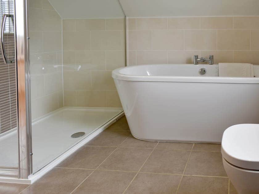 En-suite | Groves Cottage - Devonia Holiday Homes, Newchurch, near Sandown