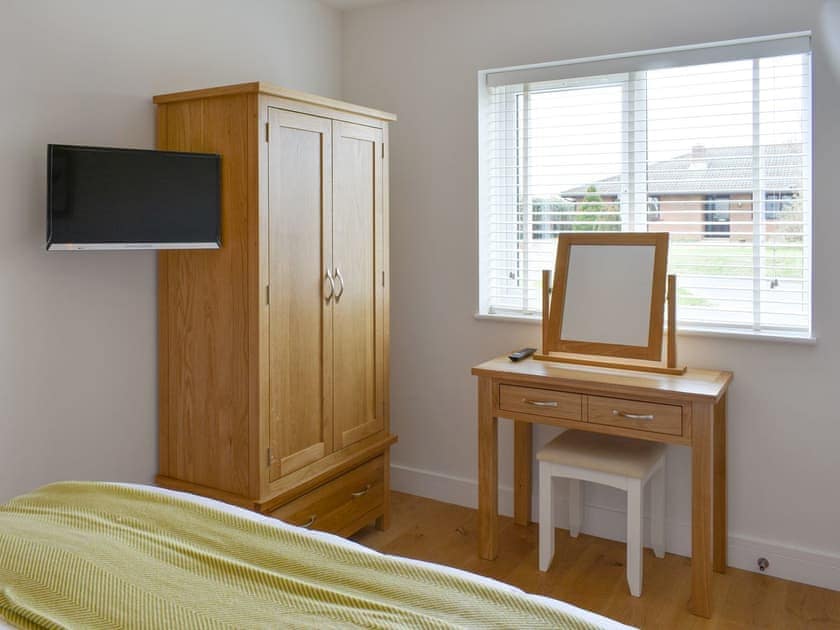 Double bedroom | Groves Cottage - Devonia Holiday Homes, Newchurch, near Sandown