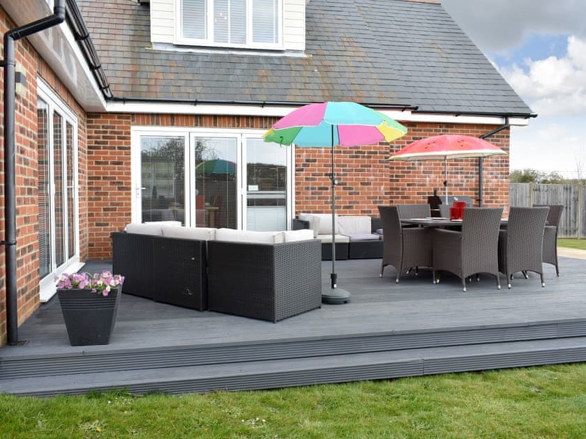 Outdoor area | Groves Cottage - Devonia Holiday Homes, Newchurch, near Sandown
