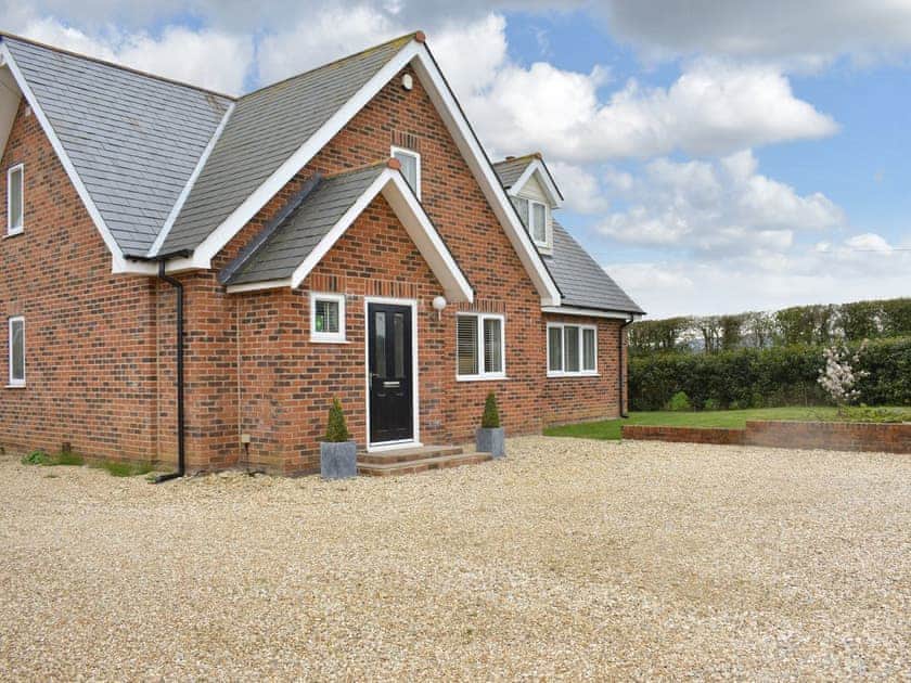 Exterior | Groves Cottage - Devonia Holiday Homes, Newchurch, near Sandown