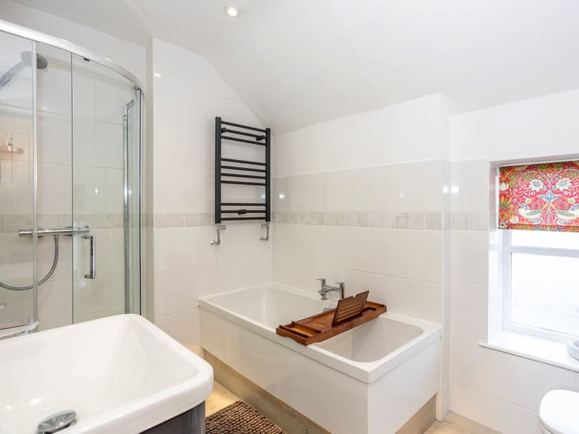 Bathroom | Box Tree Cottage, Pickering