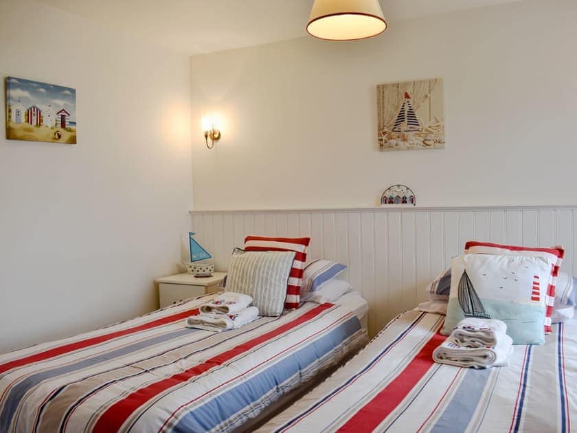 Twin bedroom | Devonia - Devonia Holiday Homes, Newchurch, near Sandown