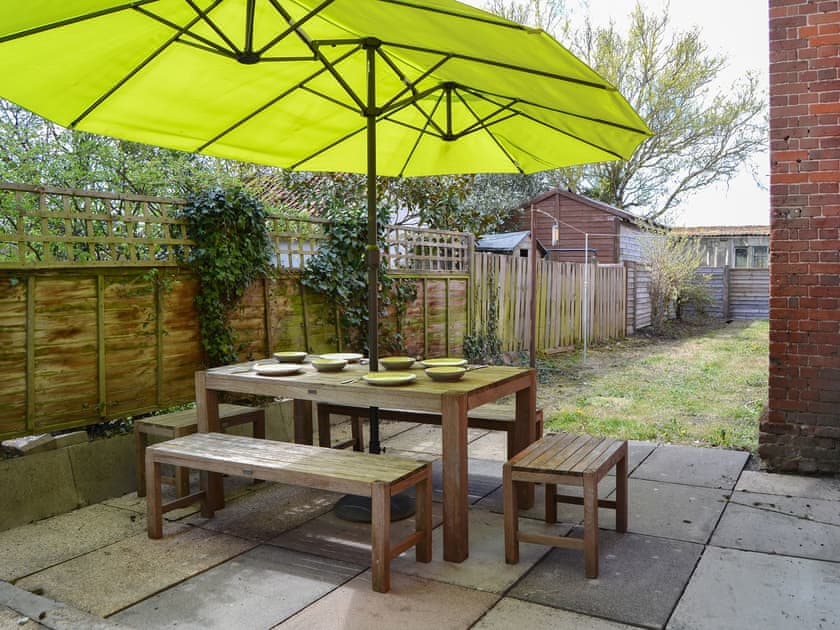 Outdoor eating area | The Cottage, Shipdham