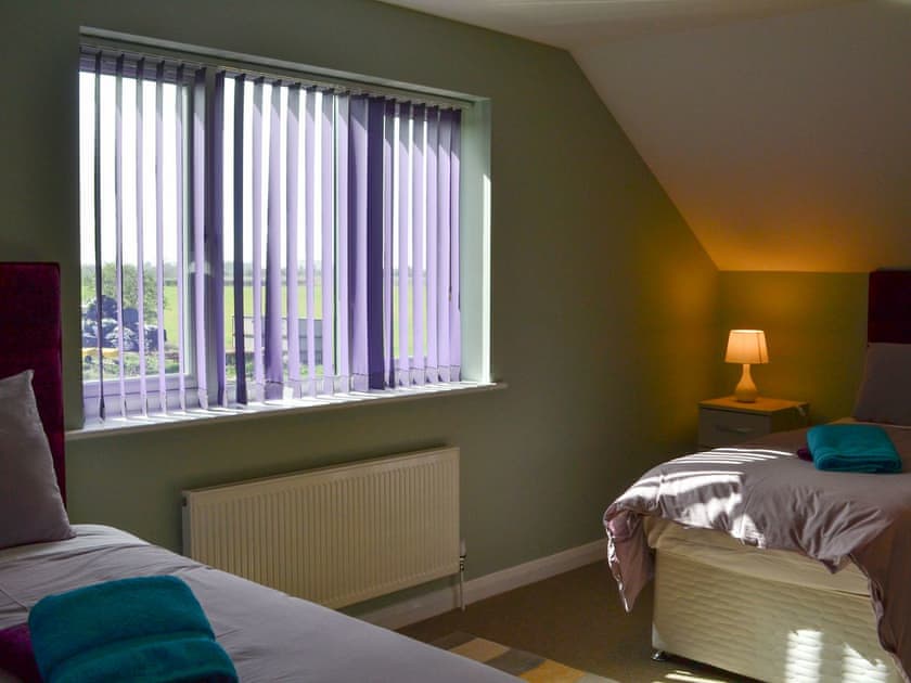 Twin bedroom | Aimmee’s Lodge - Wallrudding Farm Cottages, Doddington, near Lincoln