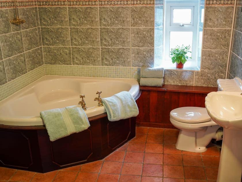 Bathroom | Nelson’s Cottage, Burton in Lonsdale