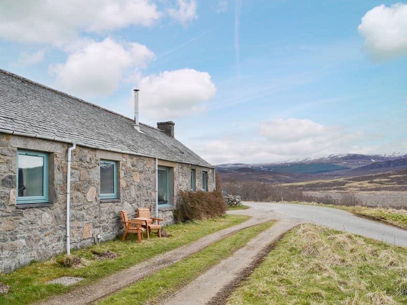 Setting | The Grain Store, Loch Ruthven