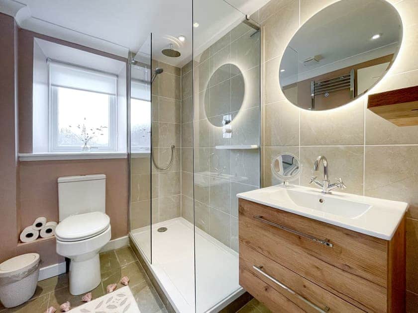 Shower room | The Grain Store, Loch Ruthven
