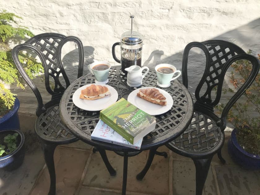 Sitting-out-area | Ivy Cottage, Skipton