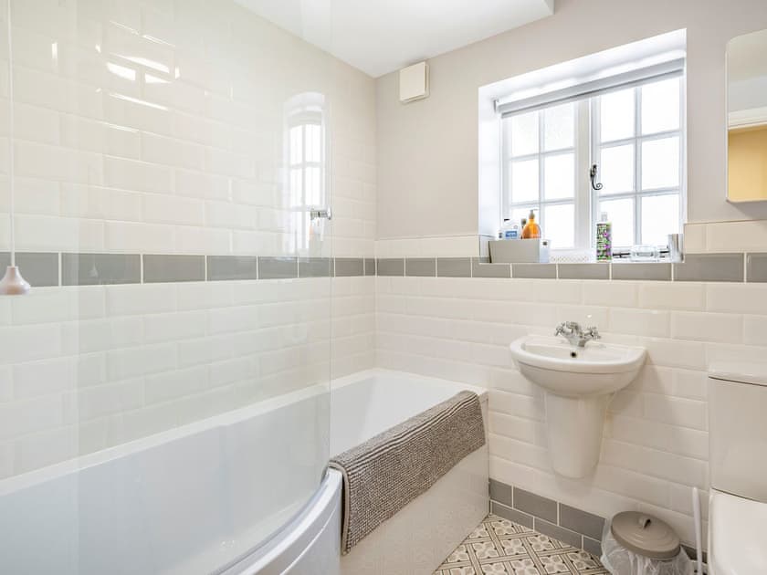 Bathroom | Lion Gate Lodge, Scrivelsby