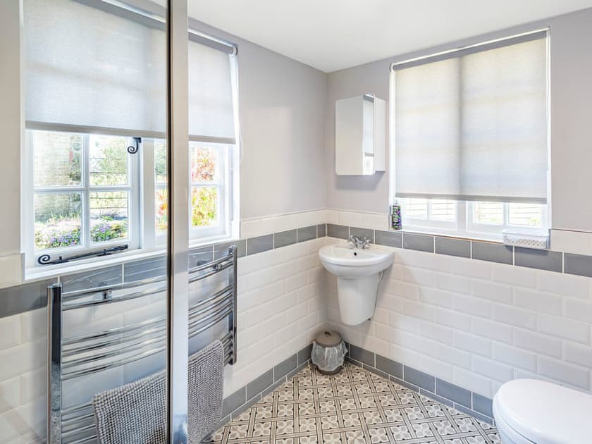 Bathroom | Lion Gate Lodge, Scrivelsby