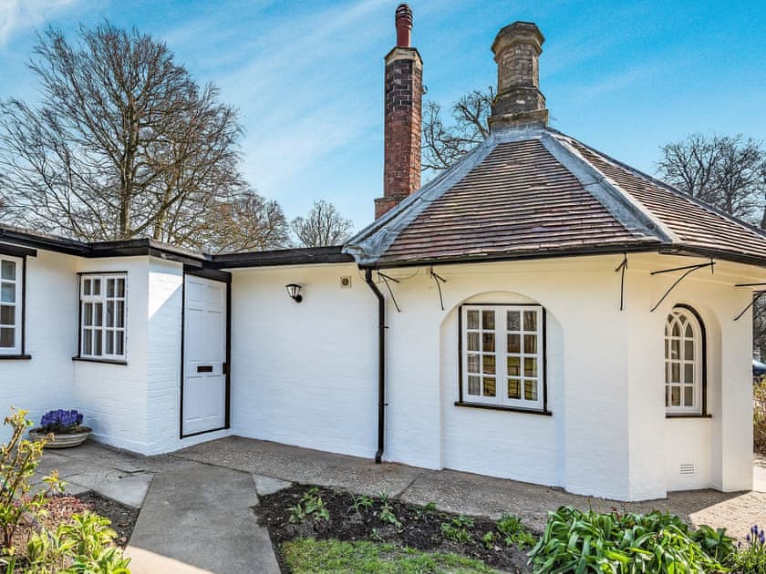 Exterior | Lion Gate Lodge, Scrivelsby