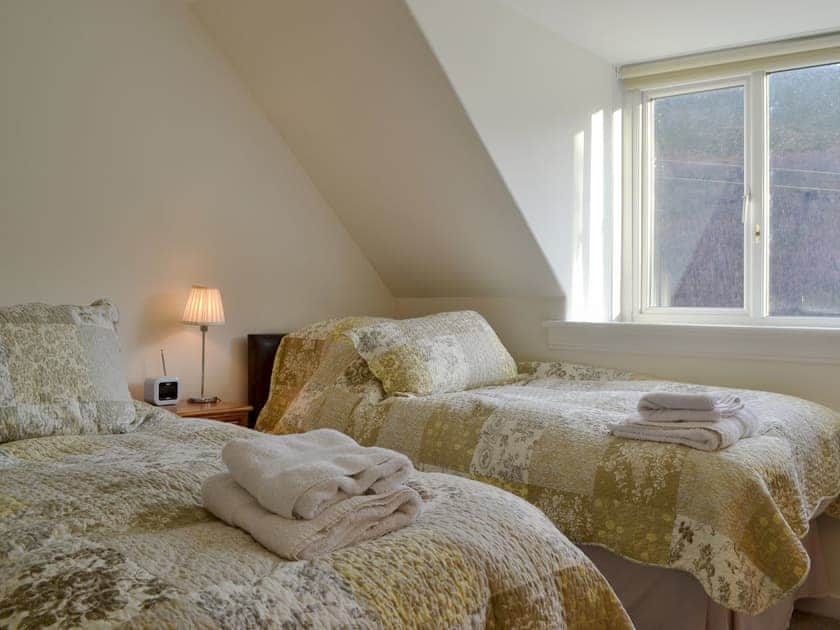 Twin bedroom | Glenmeanich Cottage - Strathconon Cottages, Strathconon, Muir of Ord
