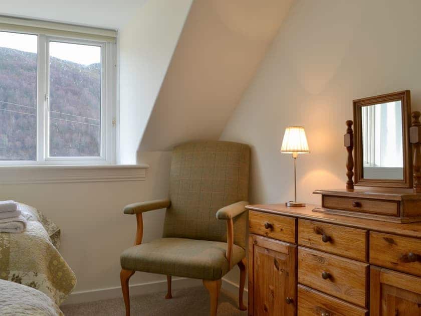 Twin bedroom | Glenmeanich Cottage - Strathconon Cottages, Strathconon, Muir of Ord