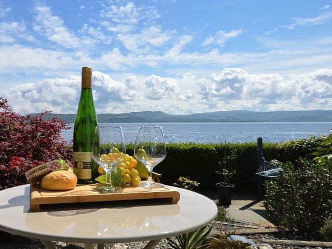 Tigh Na Cladach, Dunoon