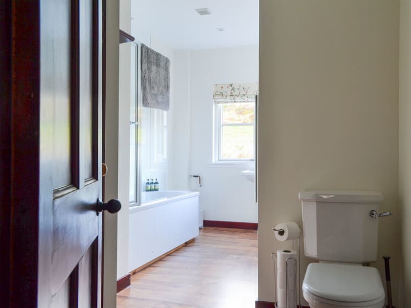 Bathroom | Braigh na Leitre - Strathconon Cottages, Strathconon, Muir of Ord