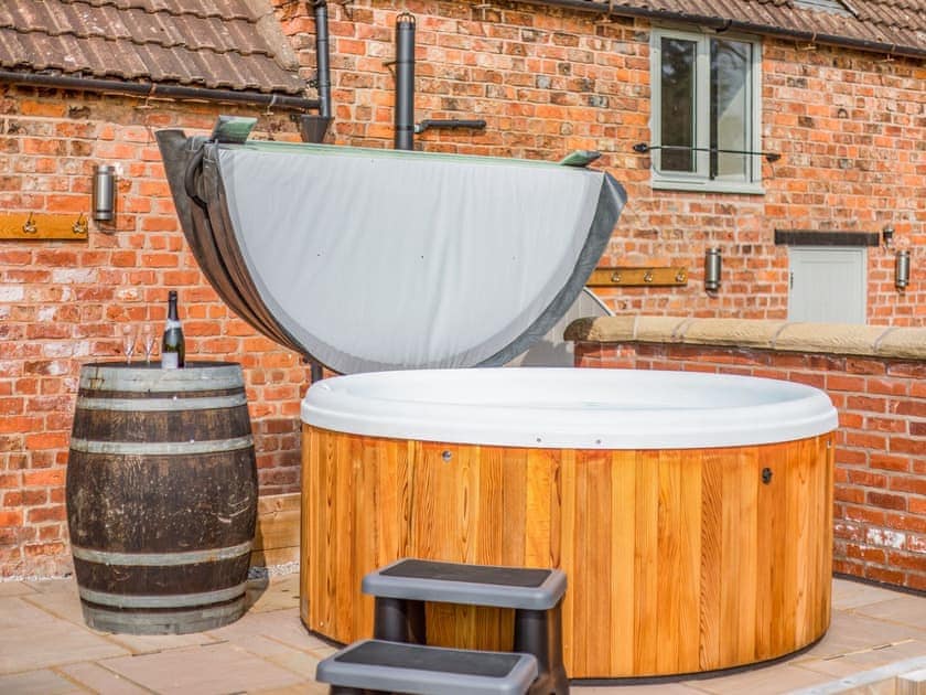 Hot tub | Tadpole Mews at Frog Hall, Tilston, near Malpas