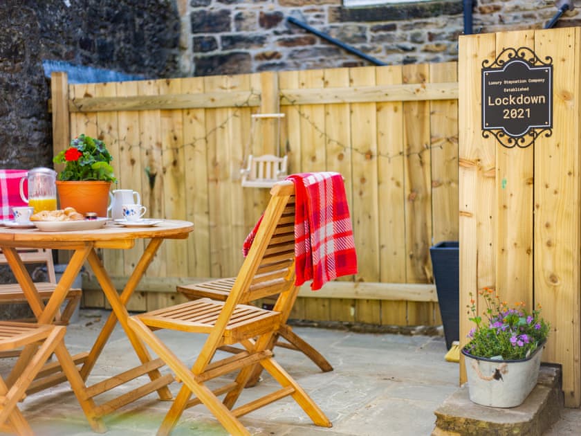 Sitting-out-area | Hillside Cottage, Haltwhistle