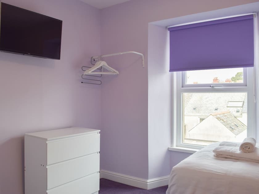Twin bedroom | Apartment 4 - White Rose Apartments, Tenby