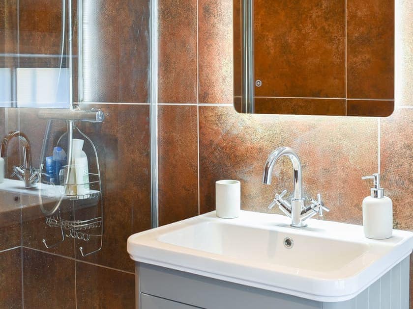 Shower room | Borough Beck Cottage, Helmsley