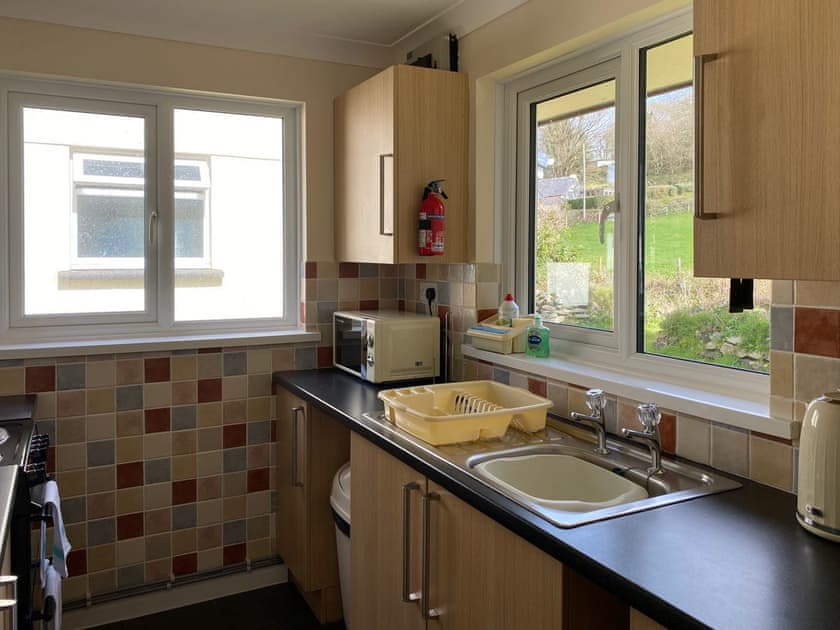 Kitchen | Tresco - Rosecraddoc Holiday Village, Liskeard