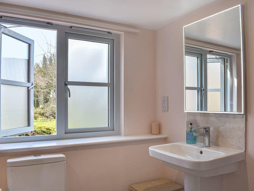 Bathroom | Old Maltongate Farm Cottage, Thornton Le Dale
