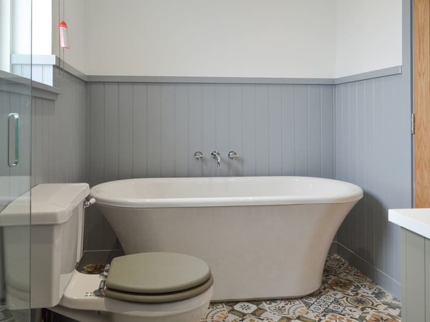 Bathroom | Muirtown Lodge, Keith