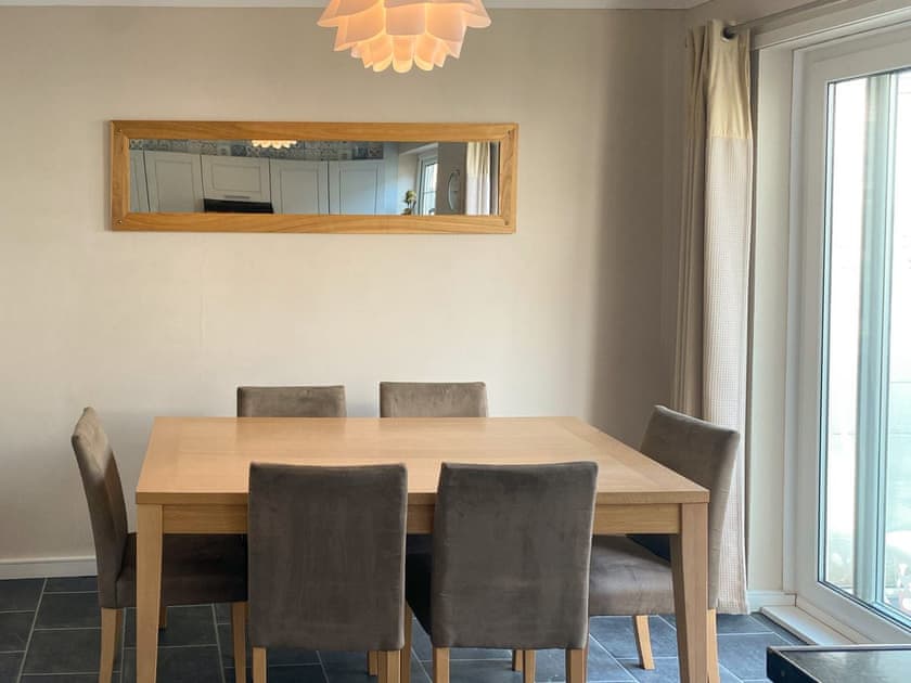 Convenient dining area within kitchen | Seagull Cottage, Portreath