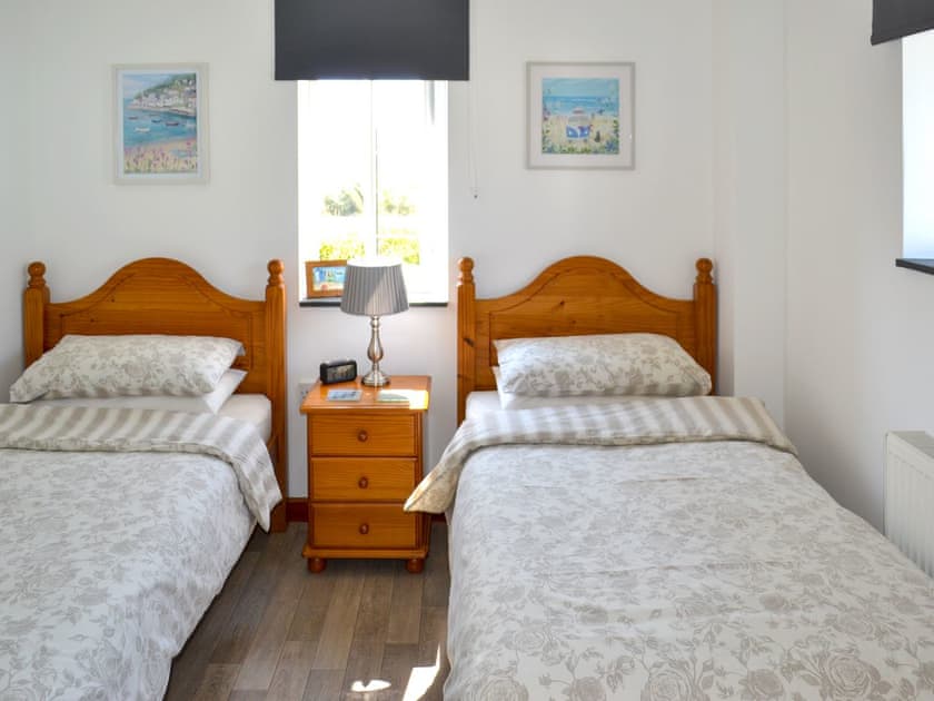 Twin bedroom | Sunny Skies - Little Crugwallins, St Austell