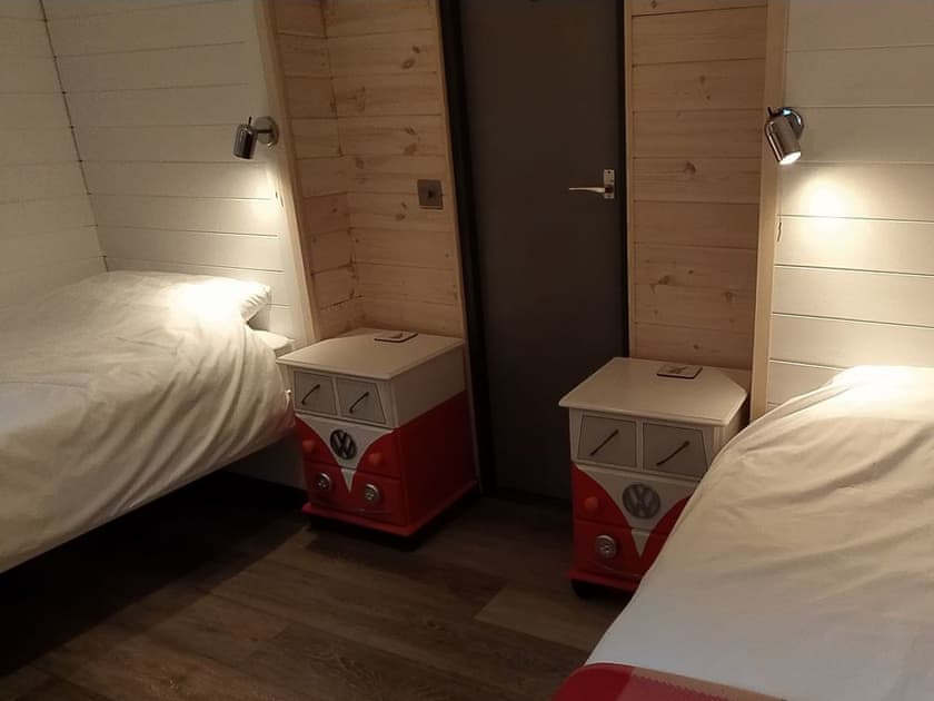 Twin bedroom | ElterwaterNeaum Crag, Skelwith Bridge, near Ambleside