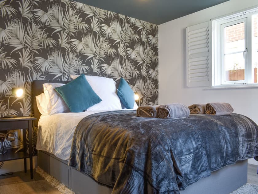 Kingsize bedroom | Snugg, Whitby