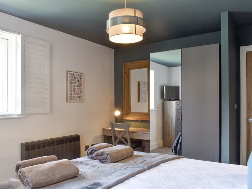 Kingsize bedroom | Snugg, Whitby