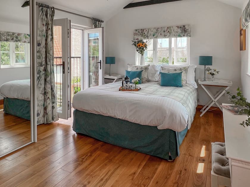 Double bedroom | The Boathouse - The Quay, Waldringfield