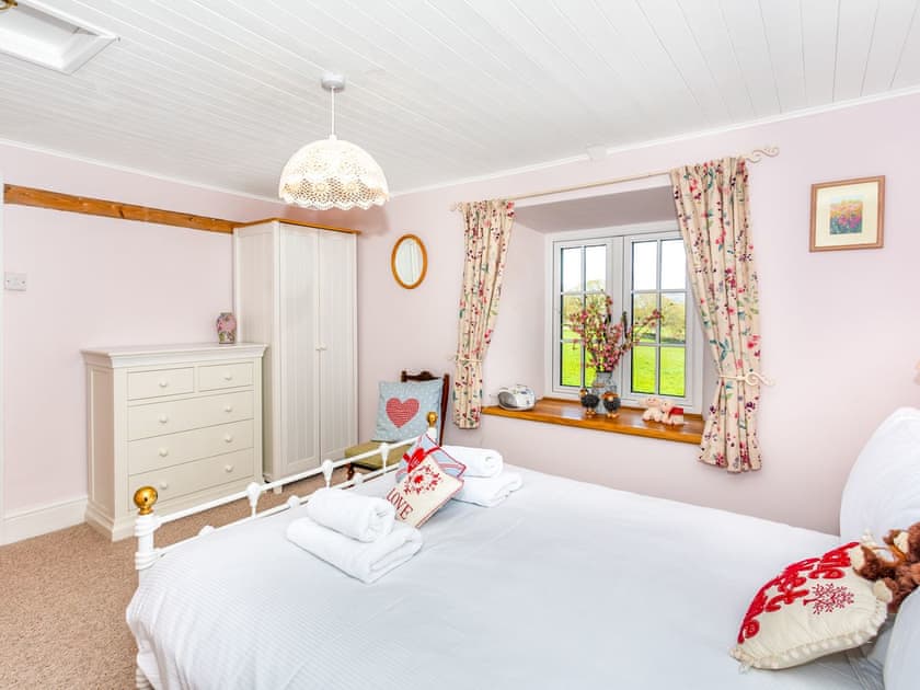 Double bedroom | The Farmhouse - Oak Tree Farm, West Witton, near Leyburn