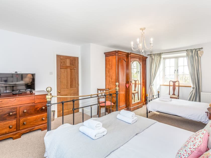 Twin bedroom | The Farmhouse - Oak Tree Farm, West Witton, near Leyburn