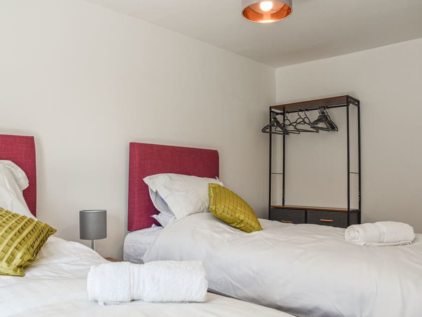 Twin bedroom | Chuckle Cottage, Braunton