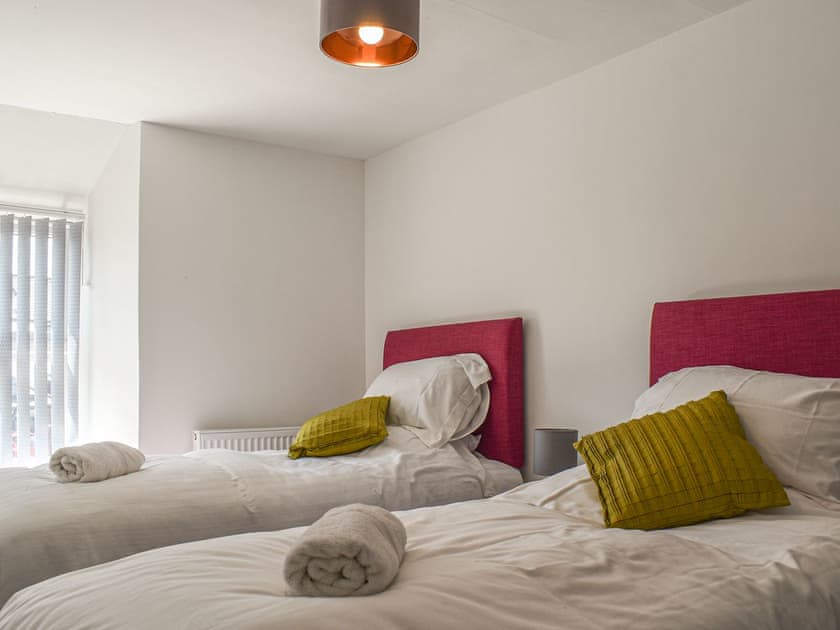 Twin bedroom | Chuckle Cottage, Braunton