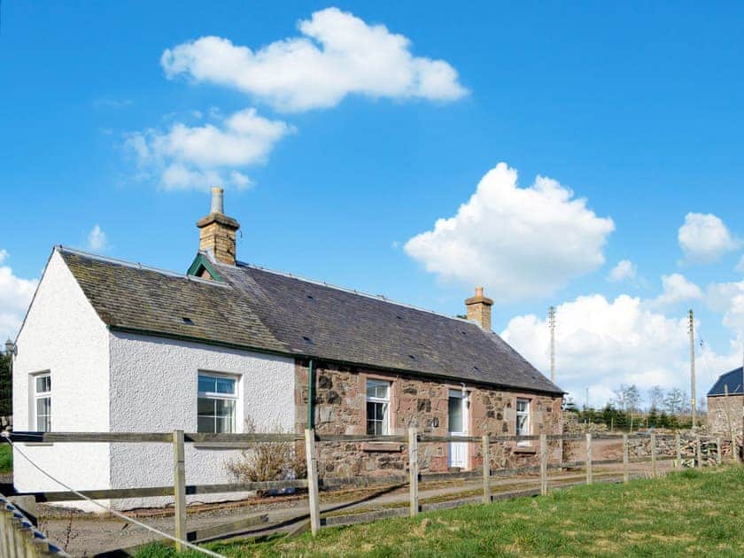 Easter Rattray Cottages: The Bothy