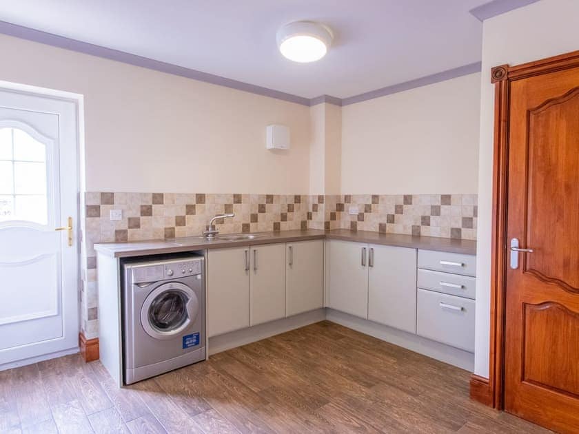 Utility room | Sycamore Cottage - Graiglwyd Springs Holiday Cottages, Penmaenmawr, near Conwy