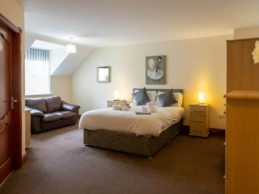 Double bedroom | Sycamore Cottage - Graiglwyd Springs Holiday Cottages, Penmaenmawr, near Conwy