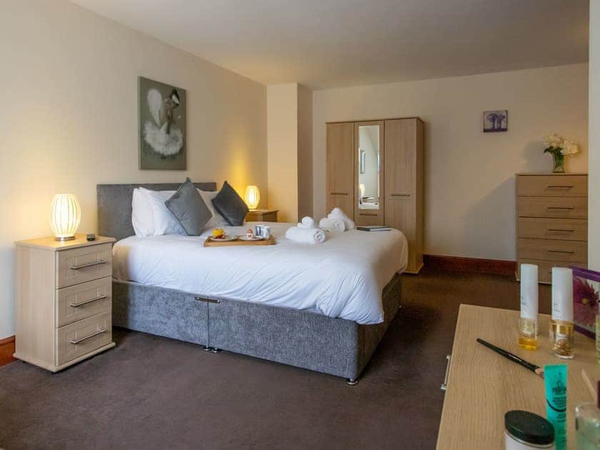 Double bedroom | Sycamore Cottage - Graiglwyd Springs Holiday Cottages, Penmaenmawr, near Conwy