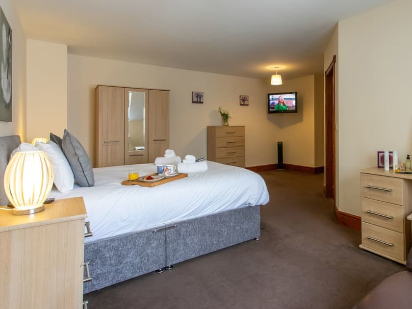 Double bedroom | Sycamore Cottage - Graiglwyd Springs Holiday Cottages, Penmaenmawr, near Conwy