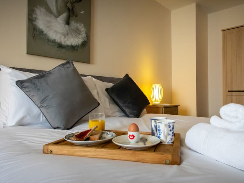 Double bedroom | Sycamore Cottage - Graiglwyd Springs Holiday Cottages, Penmaenmawr, near Conwy