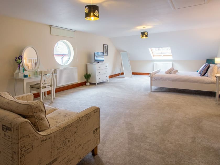Double bedroom | Willow Cottage - Graiglwyd Springs Holiday Cottages, Penmaenmawr, near Conwy