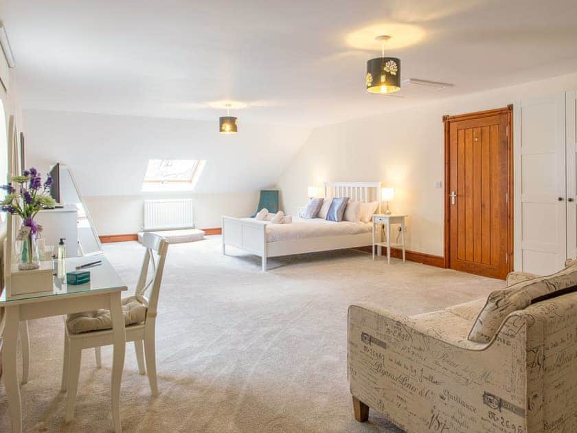 Double bedroom | Willow Cottage - Graiglwyd Springs Holiday Cottages, Penmaenmawr, near Conwy