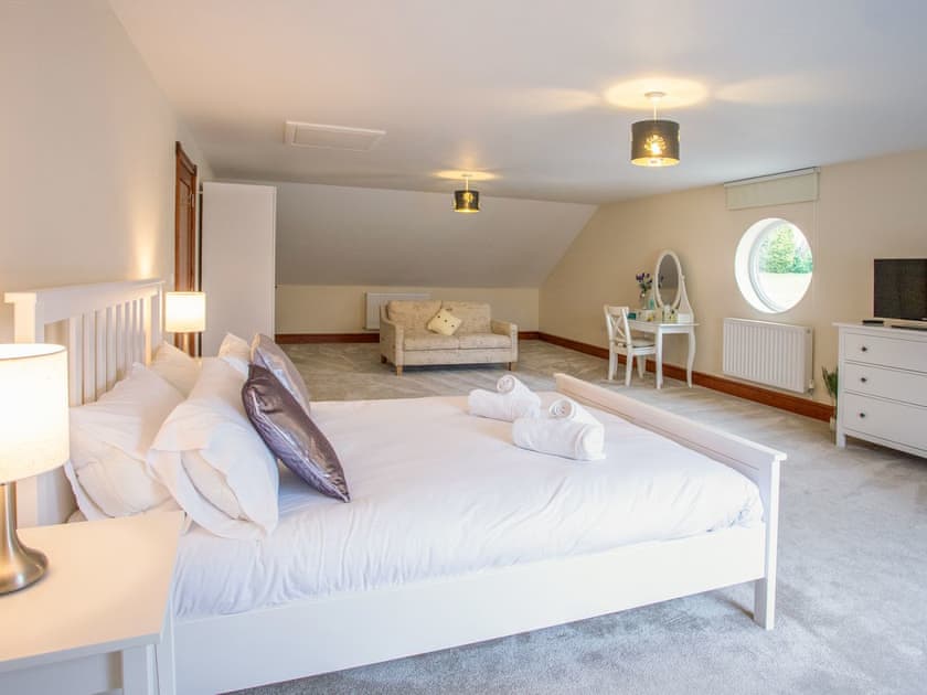 Double bedroom | Willow Cottage - Graiglwyd Springs Holiday Cottages, Penmaenmawr, near Conwy