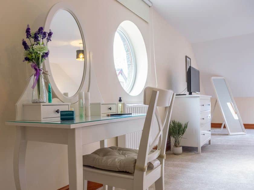 Double bedroom | Willow Cottage - Graiglwyd Springs Holiday Cottages, Penmaenmawr, near Conwy