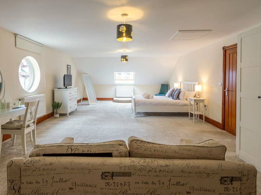 Double bedroom | Willow Cottage - Graiglwyd Springs Holiday Cottages, Penmaenmawr, near Conwy