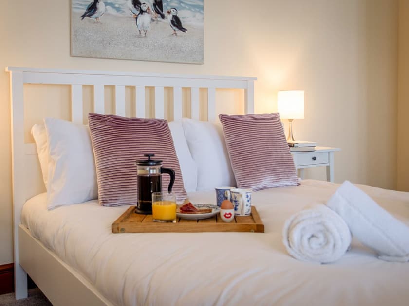 Double bedroom | Willow Cottage - Graiglwyd Springs Holiday Cottages, Penmaenmawr, near Conwy